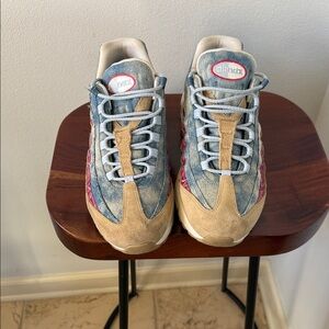 Nike Air Max Sneakers - Blue and Tan